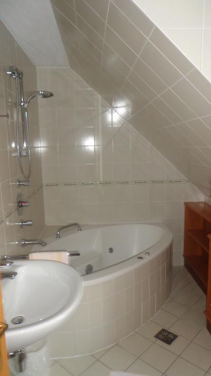 Hirschenhof Hotell Graz Rum bild