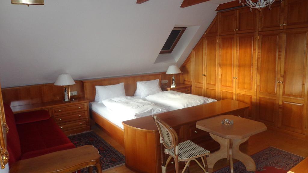Hirschenhof Hotell Graz Rum bild